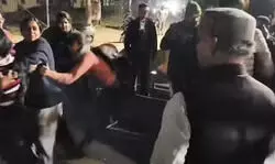 बीएचयू में मनुस्मृति जलाने की कोशिश, 10 छात्र गिरफ्तार, महिला सुरक्षाकर्मियों से भिड़ीं छात्राएं बीएचयू में मनुस्मृति जलाने की कोशिश, 10 छात्र गिरफ्तार, महिला सुरक्षाकर्मियों से भिड़ीं छात्राएं