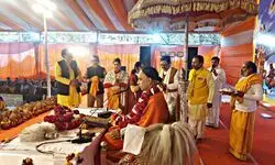 भगवान भक्त के वश में होते हैं - राघवाचार्य भगवान भक्त के वश में होते हैं - राघवाचार्य