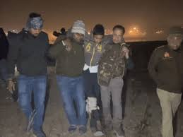 वाराणसी: डोमरी में मुठभेड़, सुजाबाद में बच्ची से दुष्कर्म का प्रयास और हत्या का आरोपी इरशाद पकड़ा गया, गोली लगी वाराणसी: डोमरी में मुठभेड़, सुजाबाद में बच्ची से दुष्कर्म का प्रयास और हत्या का आरोपी इरशाद पकड़ा गया, गोली लगी