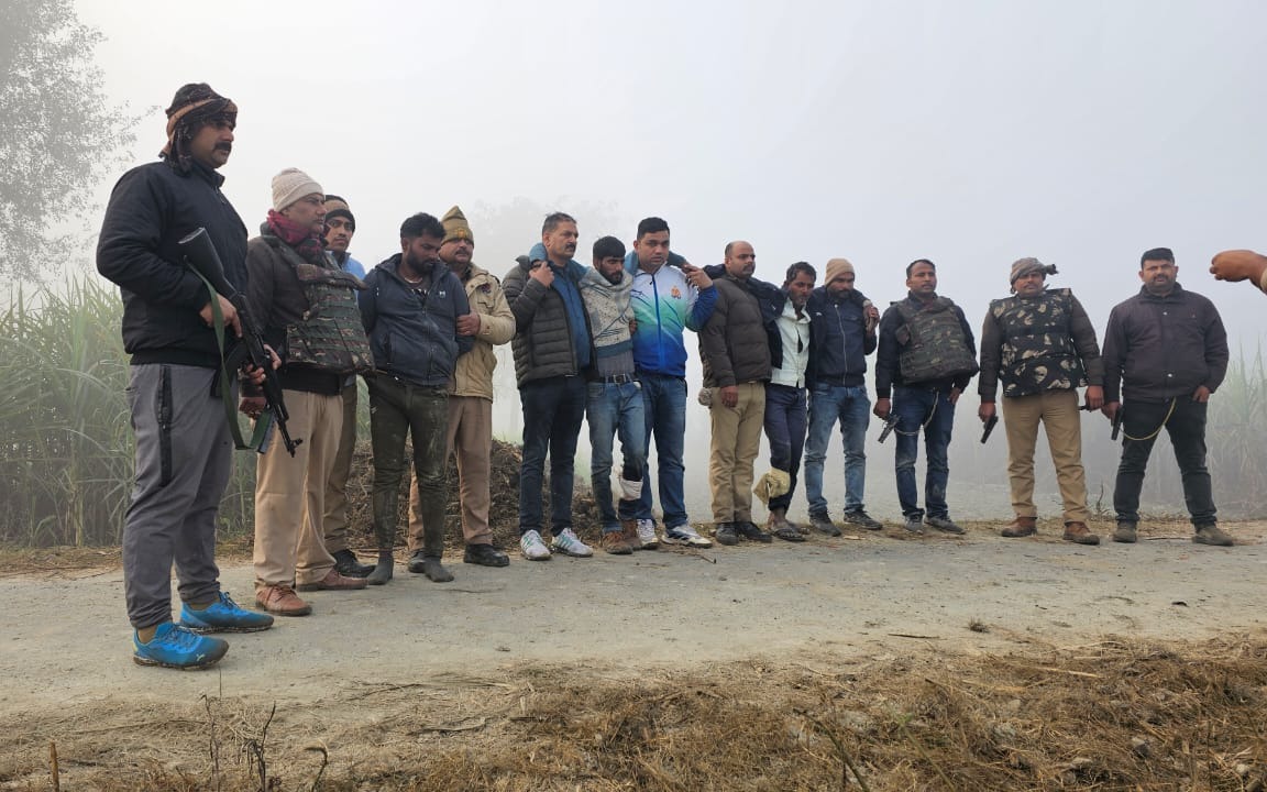 पुलिस मुठभेड़ में दो पशु तस्कर घायल व एक अन्य सहित तीन पशु तस्कर गिरफ्तार पुलिस मुठभेड़ में दो पशु तस्कर घायल व एक अन्य सहित तीन पशु तस्कर गिरफ्तार