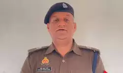 पुलिस भर्ती: परीक्षा में फेल...फर्जी प्रवेश पत्र बनाकर शारीरिक मानक परीक्षण को पहुंची महिला अभ्यर्थी; पकड़ी गई पुलिस भर्ती: परीक्षा में फेल...फर्जी प्रवेश पत्र बनाकर शारीरिक मानक परीक्षण को पहुंची महिला अभ्यर्थी; पकड़ी गई