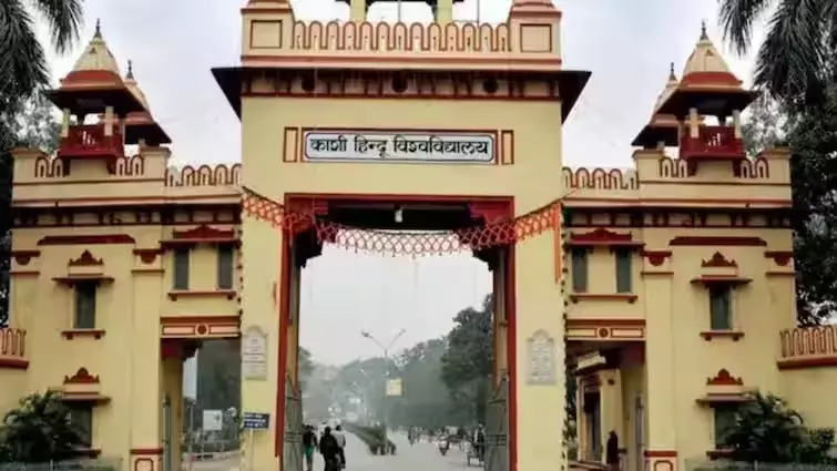 BHU में मनु स्मृति जलाने पर बवाल, 13 छात्र गिरफ्तार, कई गंभीर धाराओं में FIR दर्ज BHU में मनु स्मृति जलाने पर बवाल, 13 छात्र गिरफ्तार, कई गंभीर धाराओं में FIR दर्ज