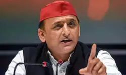 अखिलेश बोले- उनके हाथ में विनाशकारी रेखाएं हैं अखिलेश बोले- उनके हाथ में विनाशकारी रेखाएं हैं