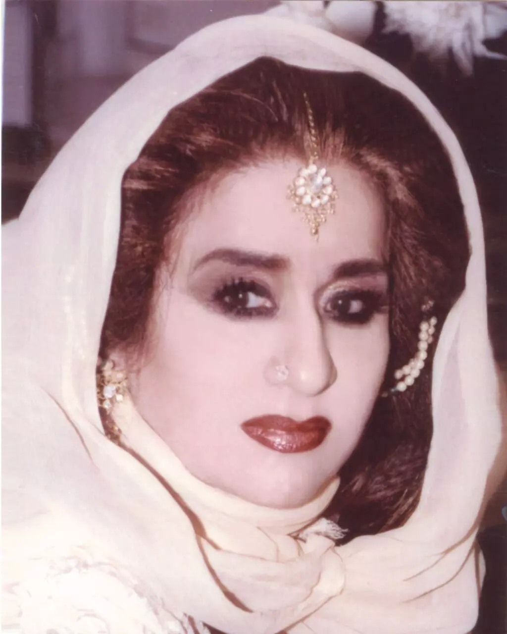 सर्दियों में झड़ते बालों के रोकने के हर्बल उपाय -----शहनाज़ हुसैन सर्दियों में झड़ते बालों के रोकने के हर्बल उपाय -----शहनाज़ हुसैन