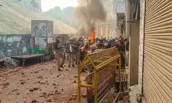 महाराष्ट्र के जलगांव में बवाल, दो गुटों के बीच पथराव, मंत्री के परिवार को ले जा रही गाड़ी के हॉर्न बजाने पर हुआ विवाद