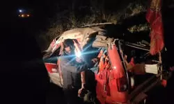 संजय निषाद के काफिले में बड़ा हादसा: पोल तोड़ती हुई गड्ढे में पलटी यात्रा में शामिल कार, चालक समेत छह घायल