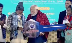 पीएम मोदी ने सौंपी फ्लैट की चाबी, दिल्लीवासियों को दी 4500 करोड़ की परियोजनाओं की सौगात पीएम मोदी ने सौंपी फ्लैट की चाबी, दिल्लीवासियों को दी 4500 करोड़ की परियोजनाओं की सौगात