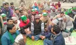 भारतीय किसान यूनियन ने बिजली घर पर दिया धरना