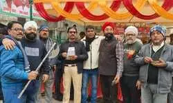 बाराबंकी- सिक्खों के दसवें गुरु गुरु गोबिंद सिंह की जयंती पर लंगर कार्यक्रम में शामिल हुए विधायक धर्मराज सिंह