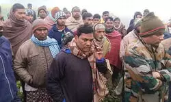 рдЧрд╛рдЬреАрдкреБрд░ рдореЗрдВ рдХрд┐рд╕рд╛рди рдХреА рд╣рддреНрдпрд╛: рд╕рд┐рдВрдЪрд╛рдИ рдХрд░рдиреЗ рдХреЗ рд▓рд┐рдП рдЦреЗрдд рдореЗрдВ рдЧрдпрд╛ рдерд╛ рд╢рдЦреНрд╕, рд╕реБрдмрд╣ рд╢рд╡ рджреЗрдЦ рд▓реЛрдЧреЛрдВ рдХреЗ рдЙрдбрд╝ рдЧрдП рд╣реЛрд╢ рдЧрд╛рдЬреАрдкреБрд░ рдореЗрдВ рдХрд┐рд╕рд╛рди рдХреА рд╣рддреНрдпрд╛: рд╕рд┐рдВрдЪрд╛рдИ рдХрд░рдиреЗ рдХреЗ рд▓рд┐рдП рдЦреЗрдд рдореЗрдВ рдЧрдпрд╛ рдерд╛ рд╢рдЦреНрд╕, рд╕реБрдмрд╣ рд╢рд╡ рджреЗрдЦ рд▓реЛрдЧреЛрдВ рдХреЗ рдЙрдбрд╝ рдЧрдП рд╣реЛрд╢