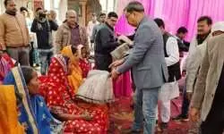 डीएम ने 150 पात्र मुसहर परिवारों में वितरित किये कंबल डीएम ने 150 पात्र मुसहर परिवारों में वितरित किये कंबल