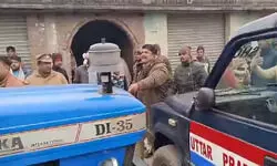 рдЧреИрдВрдЧрд╕реНрдЯрд░ рдХреА рдореМрдд рдкрд░ рд╣рдВрдЧрд╛рдорд╛: рдЧреНрд░рд╛рдореАрдг рдмреЛрд▓реЗ- рдЪрдХреНрдХрд╛ рдЬрд╛рдо рдХрд░реЛ, рдЗрдВрд╕реНрдкреЗрдХреНрдЯрд░ рдиреЗ рдХрд╣рд╛- рдкреВрд░реЗ рдЧрд╛рдВрд╡ рдХреЛ рдЬреЗрд▓ рднреЗрдЬ рджреВрдВрдЧрд╛ рдЧреИрдВрдЧрд╕реНрдЯрд░ рдХреА рдореМрдд рдкрд░ рд╣рдВрдЧрд╛рдорд╛: рдЧреНрд░рд╛рдореАрдг рдмреЛрд▓реЗ- рдЪрдХреНрдХрд╛ рдЬрд╛рдо рдХрд░реЛ, рдЗрдВрд╕реНрдкреЗрдХреНрдЯрд░ рдиреЗ рдХрд╣рд╛- рдкреВрд░реЗ рдЧрд╛рдВрд╡ рдХреЛ рдЬреЗрд▓ рднреЗрдЬ рджреВрдВрдЧрд╛