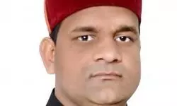 हिंदी को मिले आधिकारिक दर्जा - दीपक हिंदी को मिले आधिकारिक दर्जा - दीपक