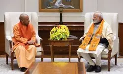 पीएम मोदी से मिले सीएम योगी, कुंभ में आने का दिया निमंत्रण पीएम मोदी से मिले सीएम योगी, कुंभ में आने का दिया निमंत्रण