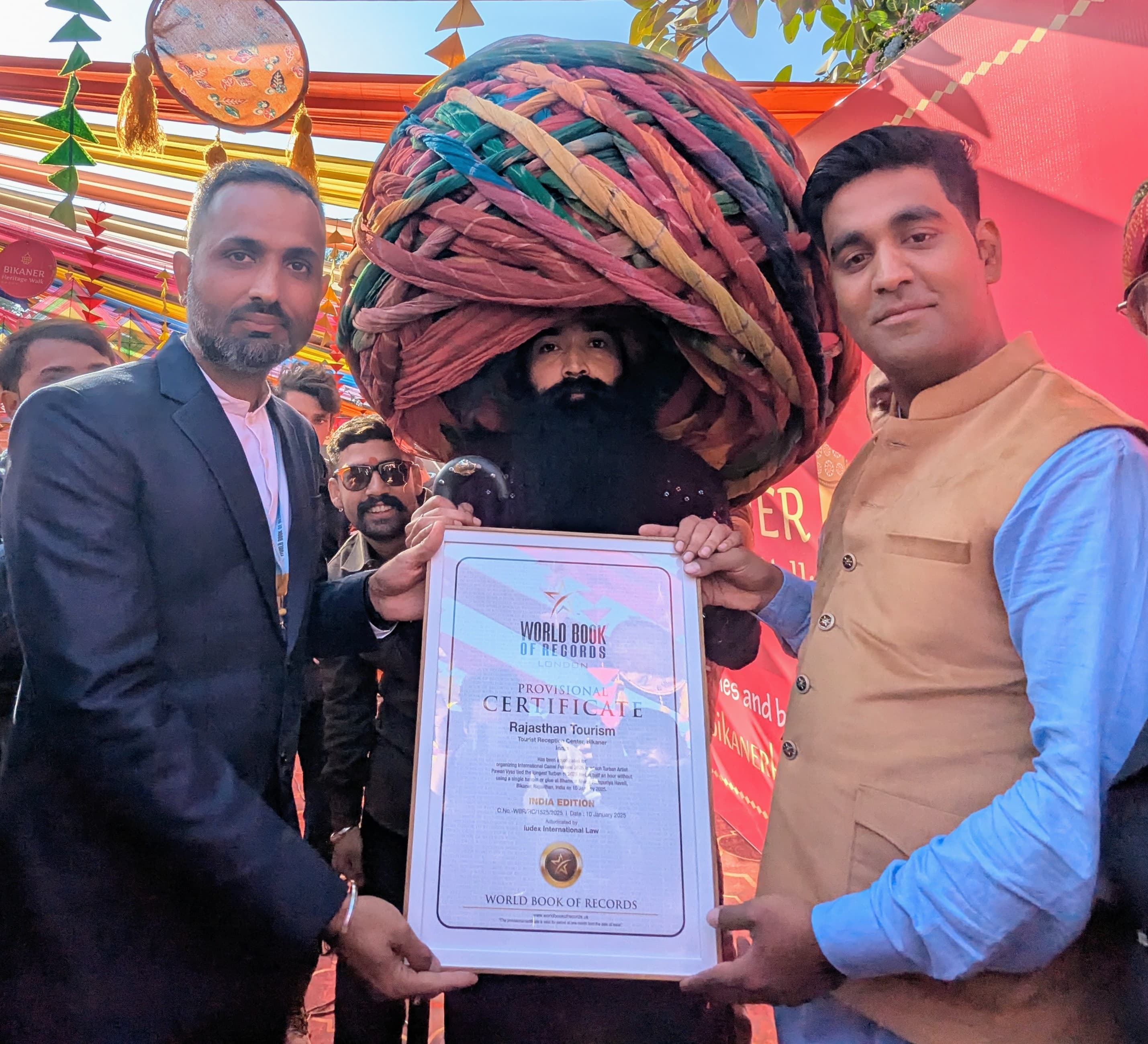 ऊंट उत्सव 2025 : पवन व्यास ने महज 20 मिनिट 32 सेकंड में बनाया वर्ल्ड रिकॉर्ड, हेरिटेज वॉक के साथ अंतरराष्ट्रीय उत्सव का आगाज