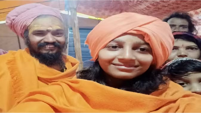 नाबालिग को साध्वी बनाने वाले महंत कौशल गिरि जूना अखाड़े से निष्कासित, बच्ची को भेजा गया घर नाबालिग को साध्वी बनाने वाले महंत कौशल गिरि जूना अखाड़े से निष्कासित, बच्ची को भेजा गया घर