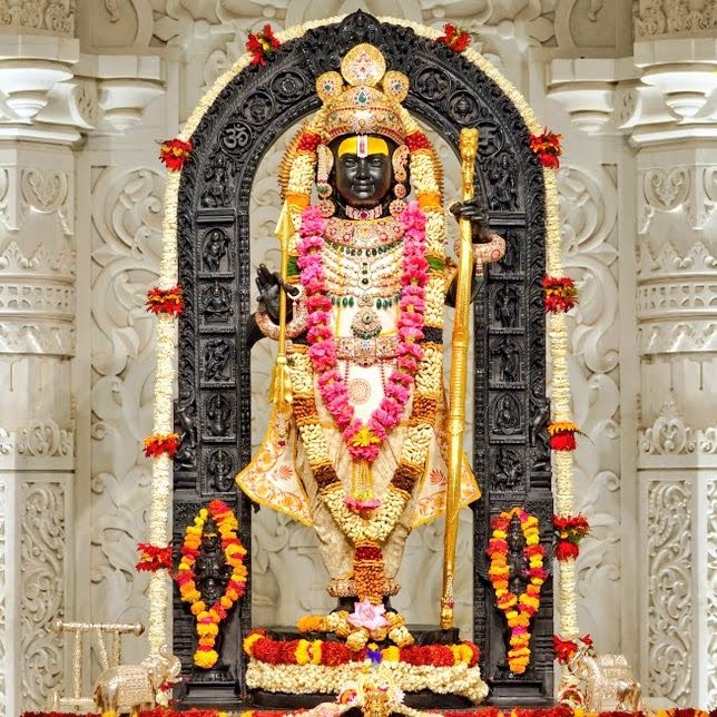 श्री राम मंदिर की पहली वर्षगांठ पर रामलला का हुआ भव्य शृंगार, सोने-चांदी के धागे से बने वस्त्र श्री राम मंदिर की पहली वर्षगांठ पर रामलला का हुआ भव्य शृंगार, सोने-चांदी के धागे से बने वस्त्र