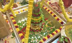 काशी विश्वनाथ धाम में हुई बाबा की भोग आरती, भक्तों को प्रसाद में बांटी गई खिचड़ी काशी विश्वनाथ धाम में हुई बाबा की भोग आरती, भक्तों को प्रसाद में बांटी गई खिचड़ी