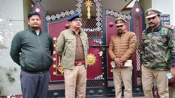 मुख्तार के करीबी शूटर के खिलाफ पुलिस का बड़ा एक्शन, एक करोड़ से ज्यादा की संपत्ति कुर्क मुख्तार के करीबी शूटर के खिलाफ पुलिस का बड़ा एक्शन, एक करोड़ से ज्यादा की संपत्ति कुर्क