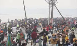 प्रयागराज में महाकुंभ का आज तीसरा दिन, लाखों श्रद्धालु संगम में डुबकी लगाने पहुंचे प्रयागराज में महाकुंभ का आज तीसरा दिन, लाखों श्रद्धालु संगम में डुबकी लगाने पहुंचे