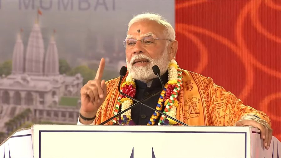 पीएम मोदी बोले- भारत किसी सीमा में बंधा भूमि का टुकड़ा नहीं , भारत एक जीवंत धरती है, एक जीवंत संस्कृति है और इस संस्कृति की चेतना है- यहां का आध्यात्म पीएम मोदी बोले- भारत किसी सीमा में बंधा भूमि का टुकड़ा नहीं , भारत एक जीवंत धरती है, एक जीवंत संस्कृति है और इस संस्कृति की चेतना है- यहां का आध्यात्म