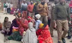 लखनऊ में डबल मर्डर से सनसनी, मां-बेटी की गला रेत कर हत्या, आरोपी हुए फरार लखनऊ में डबल मर्डर से सनसनी, मां-बेटी की गला रेत कर हत्या, आरोपी हुए फरार