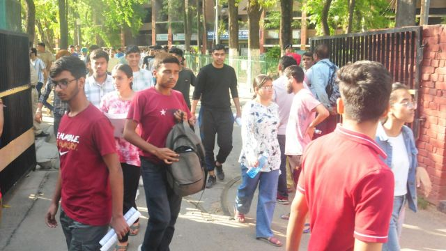 NEET UG 2025: नीट यूजी 2025 का आयोजन ऑनलाइन मोड में नहीं, OMR शीट और वन डे-वन शिफ्ट में होगी परीक्षा NEET UG 2025: नीट यूजी 2025 का आयोजन ऑनलाइन मोड में नहीं, OMR शीट और वन डे-वन शिफ्ट में होगी परीक्षा