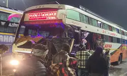 ओवरटेक कर रही स्लीपर बस ने ट्रक में मारी टक्कर, नौ यात्री घायल; सभी अस्पताल में भर्ती ओवरटेक कर रही स्लीपर बस ने ट्रक में मारी टक्कर, नौ यात्री घायल; सभी अस्पताल में भर्ती