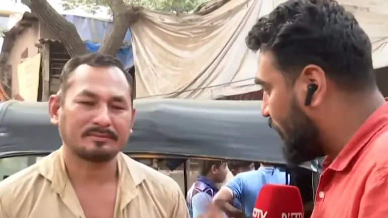 खून से लथपथ सैफ को अस्पताल लेकर कौन गया था? आधी रात को आए ऑटो ड्राइवर ने बताई पूरी कहानी खून से लथपथ सैफ को अस्पताल लेकर कौन गया था? आधी रात को आए ऑटो ड्राइवर ने बताई पूरी कहानी