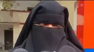 दहेज उत्पीड़न की शिकायत को लेकर एसपी से मिली महिला, लगाई गंभीर आरोप; जांच शुरू दहेज उत्पीड़न की शिकायत को लेकर एसपी से मिली महिला, लगाई गंभीर आरोप; जांच शुरू