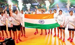 рднрд╛рд░рддреАрдп рдорд╣рд┐рд▓рд╛ рдЯреАрдо рдмрдиреА рдкрд╣рд▓реА рд╡рд░реНрд▓реНрдб рдЪреИрдВрдкрд┐рдпрди, рдиреЗрдкрд╛рд▓ рдХреЛ рд╣рд░рд╛рдХрд░ рдЬреАрддрд╛ рдЦрд┐рддрд╛рдм рднрд╛рд░рддреАрдп рдорд╣рд┐рд▓рд╛ рдЯреАрдо рдмрдиреА рдкрд╣рд▓реА рд╡рд░реНрд▓реНрдб рдЪреИрдВрдкрд┐рдпрди, рдиреЗрдкрд╛рд▓ рдХреЛ рд╣рд░рд╛рдХрд░ рдЬреАрддрд╛ рдЦрд┐рддрд╛рдм