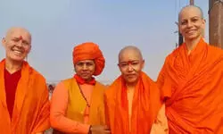 рд╕рдирд╛рддрди рдзрд░реНрдо рдХреЗ рдореЛрд╣рдкрд╛рд╢ рдореЗрдВ рдЖрдмрджреНрдз рд╣реЛрдХрд░ рддреАрди рд╡рд┐рджреЗрд╢реА рдорд╣рд┐рд▓рд╛рдПрдВ рднреА рд░рд╡рд┐рд╡рд╛рд░ рдХреЛ рдирд╛рдЧрд╛ рд╕рдВрдиреНрдпрд╛рд╕рд┐рдиреА рдмрди рдЧрдИрдВ рд╕рдирд╛рддрди рдзрд░реНрдо рдХреЗ рдореЛрд╣рдкрд╛рд╢ рдореЗрдВ рдЖрдмрджреНрдз рд╣реЛрдХрд░ рддреАрди рд╡рд┐рджреЗрд╢реА рдорд╣рд┐рд▓рд╛рдПрдВ рднреА рд░рд╡рд┐рд╡рд╛рд░ рдХреЛ рдирд╛рдЧрд╛ рд╕рдВрдиреНрдпрд╛рд╕рд┐рдиреА рдмрди рдЧрдИрдВ