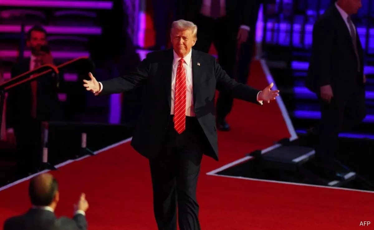 डोनाल्ड ट्रंप राष्ट्रपति की कुर्सी पर बैठने के तुरंत बाद कुछ ऐसे कार्यकारी आदेश जारी करेंगे, जिसे लेकर दुनियाभर में चर्चा डोनाल्ड ट्रंप राष्ट्रपति की कुर्सी पर बैठने के तुरंत बाद कुछ ऐसे कार्यकारी आदेश जारी करेंगे, जिसे लेकर दुनियाभर में चर्चा