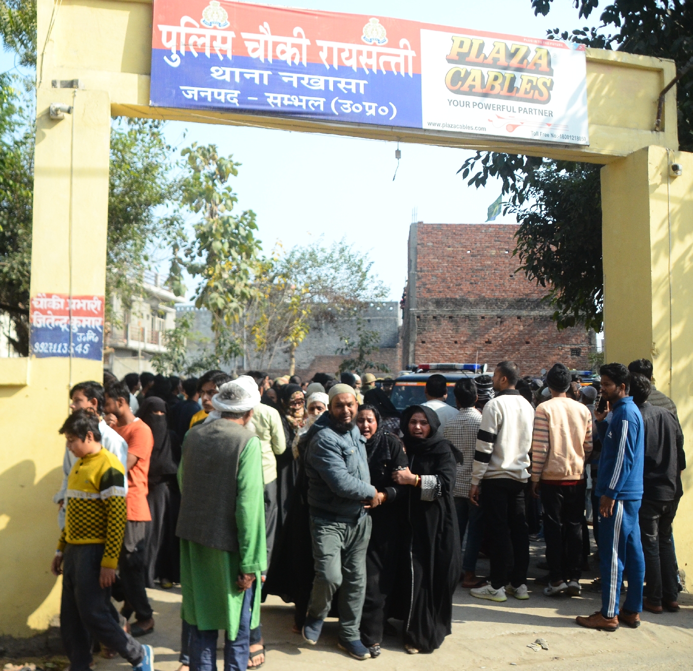 संभल - थाना नखासा क्षेत्र की चौकी रायसत्ती में हिरासत में मजदूर की तबीयत बिगड़ने से मौत , परिवार ने पुलिस पर लगाया आरोप संभल - थाना नखासा क्षेत्र की चौकी रायसत्ती में हिरासत में मजदूर की तबीयत बिगड़ने से मौत , परिवार ने पुलिस पर लगाया आरोप