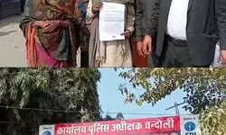 चंदौली: लाचार पिता ने एसपी से लगाई गुहार, कहा - रिश्तेदारों ने बिटिया को बेच दिया... चंदौली: लाचार पिता ने एसपी से लगाई गुहार, कहा - रिश्तेदारों ने बिटिया को बेच दिया...