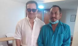 सैफ अली खान ने ऑटो ड्राइवर से की मुलाकात, इनाम के बाद अब नवाब साहब भी हुए मेहरबान सैफ अली खान ने ऑटो ड्राइवर से की मुलाकात, इनाम के बाद अब नवाब साहब भी हुए मेहरबान