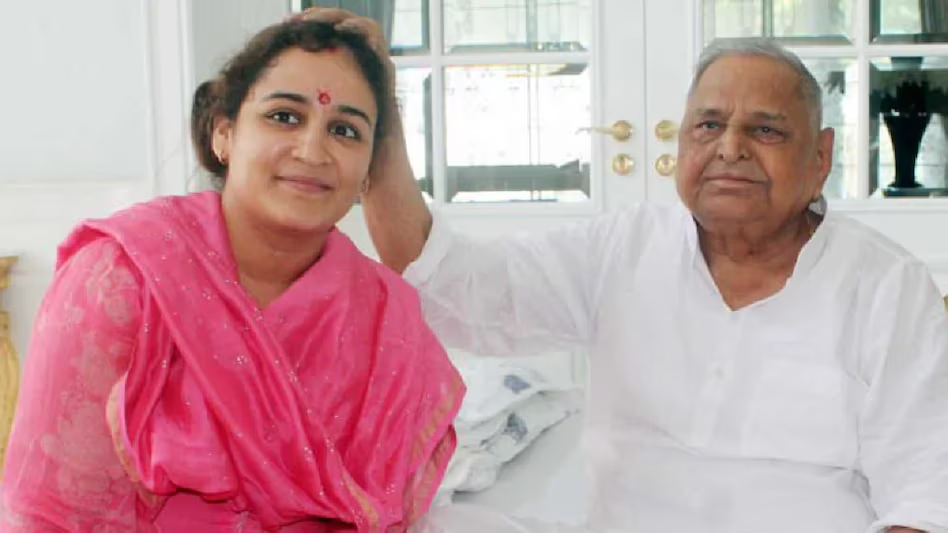 मुलायम सिंह पर अभद्र टिप्पणी: बहू अपर्णा बोलीं- माफी मांगें हनुमानगढ़ी के पुजारी राजूदास, यह ठीक नहीं मुलायम सिंह पर अभद्र टिप्पणी: बहू अपर्णा बोलीं- माफी मांगें हनुमानगढ़ी के पुजारी राजूदास, यह ठीक नहीं