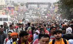 मौनी अमावस्या से पांच दिन पहले ही श्रद्धालुओं का रेला, हर मार्ग पर गठरी लिए चले आ रहे थे स्नानार्थी मौनी अमावस्या से पांच दिन पहले ही श्रद्धालुओं का रेला, हर मार्ग पर गठरी लिए चले आ रहे थे स्नानार्थी