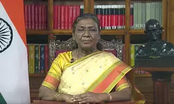 गणतंत्र दिवस की पूर्व संध्या के अवसर पर राष्ट्र को संबोधित कर रही हैं राष्ट्रपति द्रौपदी मुर्मू गणतंत्र दिवस की पूर्व संध्या के अवसर पर राष्ट्र को संबोधित कर रही हैं राष्ट्रपति द्रौपदी मुर्मू