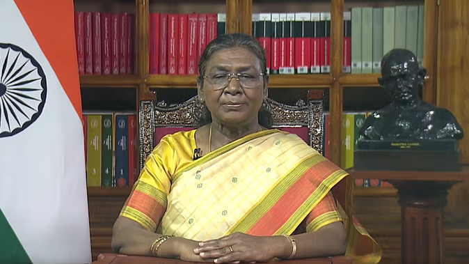 गणतंत्र दिवस की पूर्व संध्या के अवसर पर राष्ट्र को संबोधित कर रही हैं राष्ट्रपति द्रौपदी मुर्मू गणतंत्र दिवस की पूर्व संध्या के अवसर पर राष्ट्र को संबोधित कर रही हैं राष्ट्रपति द्रौपदी मुर्मू