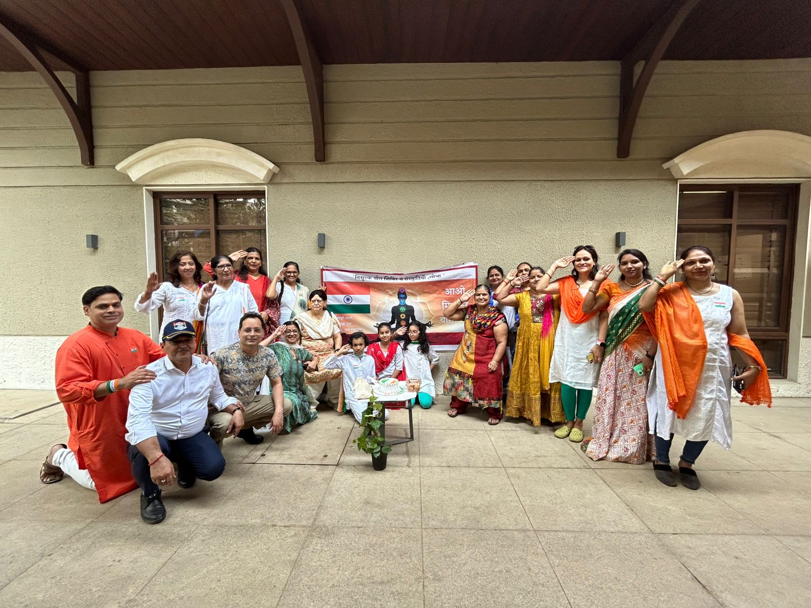 लोढ़ा अमारा, ठाणे: पूर्व सैनिकों और योग ग्रुप ने मनाया गणतंत्र दिवस लोढ़ा अमारा, ठाणे: पूर्व सैनिकों और योग ग्रुप ने मनाया गणतंत्र दिवस