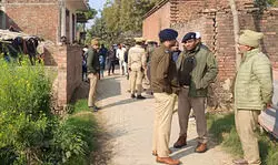 рд╡рд╛рд░рд╛рдгрд╕реА : рд╕рд╕реБрд░ рдХреЛ рдЬрдЧрд╛рдиреЗ рдкрд╣реБрдВрдЪреА рдмрд╣реВ рддреЛ рдЦреВрди рд╕реЗ рд▓рдердкрде рд╢рд╡ рджреЗрдЦ рдкреИрд░реЛрдВ рддрд▓реЗ рдЦрд┐рд╕рдХ рдЧрдИ рдЬрдореАрди, рд╡реГрджреНрдз рдХреА рд╣рддреНрдпрд╛ рд╕реЗ рд╕рдирд╕рдиреА рд╡рд╛рд░рд╛рдгрд╕реА : рд╕рд╕реБрд░ рдХреЛ рдЬрдЧрд╛рдиреЗ рдкрд╣реБрдВрдЪреА рдмрд╣реВ рддреЛ рдЦреВрди рд╕реЗ рд▓рдердкрде рд╢рд╡ рджреЗрдЦ рдкреИрд░реЛрдВ рддрд▓реЗ рдЦрд┐рд╕рдХ рдЧрдИ рдЬрдореАрди, рд╡реГрджреНрдз рдХреА рд╣рддреНрдпрд╛ рд╕реЗ рд╕рдирд╕рдиреА