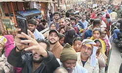 рдорд╣рд╛рдХреБрдВрдн рдХреА рднреАрдбрд╝ рд╕реЗ рдХрд╛рд╢реА рд╣рд╛рдЙрд╕рдлреБрд▓, рд╕рдбрд╝рдХ рдкрд░ рдЙрддрд░реЗ рдЕрдлрд╕рд░; рдЧреЛрджреМрд▓рд┐рдпрд╛- рджрд╢рд╛рд╢реНрд╡рдореЗрдз рд░реВрдЯ рдмрдВрдж рдорд╣рд╛рдХреБрдВрдн рдХреА рднреАрдбрд╝ рд╕реЗ рдХрд╛рд╢реА рд╣рд╛рдЙрд╕рдлреБрд▓, рд╕рдбрд╝рдХ рдкрд░ рдЙрддрд░реЗ рдЕрдлрд╕рд░; рдЧреЛрджреМрд▓рд┐рдпрд╛- рджрд╢рд╛рд╢реНрд╡рдореЗрдз рд░реВрдЯ рдмрдВрдж