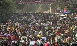 рдорд╣рд╛рдХреБрдВрдн рдореЗрдВ рд░рд┐рдХреЙрд░реНрдб рддреЛрдбрд╝ рд░рд╣реА рднреАреЬ, рдореМрдиреА рдЕрдорд╛рд╡рд╕реНрдпрд╛ рд╕реЗ рдкрд╣рд▓реЗ рдХрд░реЛрдбрд╝реЛрдВ рд╢реНрд░рджреНрдзрд╛рд▓реБ рдкреНрд░рдпрд╛рдЧрд░рд╛рдЬ рдкрд╣реБрдВрдЪреЗ рдорд╣рд╛рдХреБрдВрдн рдореЗрдВ рд░рд┐рдХреЙрд░реНрдб рддреЛрдбрд╝ рд░рд╣реА рднреАреЬ, рдореМрдиреА рдЕрдорд╛рд╡рд╕реНрдпрд╛ рд╕реЗ рдкрд╣рд▓реЗ рдХрд░реЛрдбрд╝реЛрдВ рд╢реНрд░рджреНрдзрд╛рд▓реБ рдкреНрд░рдпрд╛рдЧрд░рд╛рдЬ рдкрд╣реБрдВрдЪреЗ