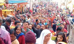 विंध्यधाम में उमड़ा आस्था का सैलाब, भीड़ में दो दर्शनार्थी गश खाकर गिरे; भेजे गए अस्पताल विंध्यधाम में उमड़ा आस्था का सैलाब, भीड़ में दो दर्शनार्थी गश खाकर गिरे; भेजे गए अस्पताल