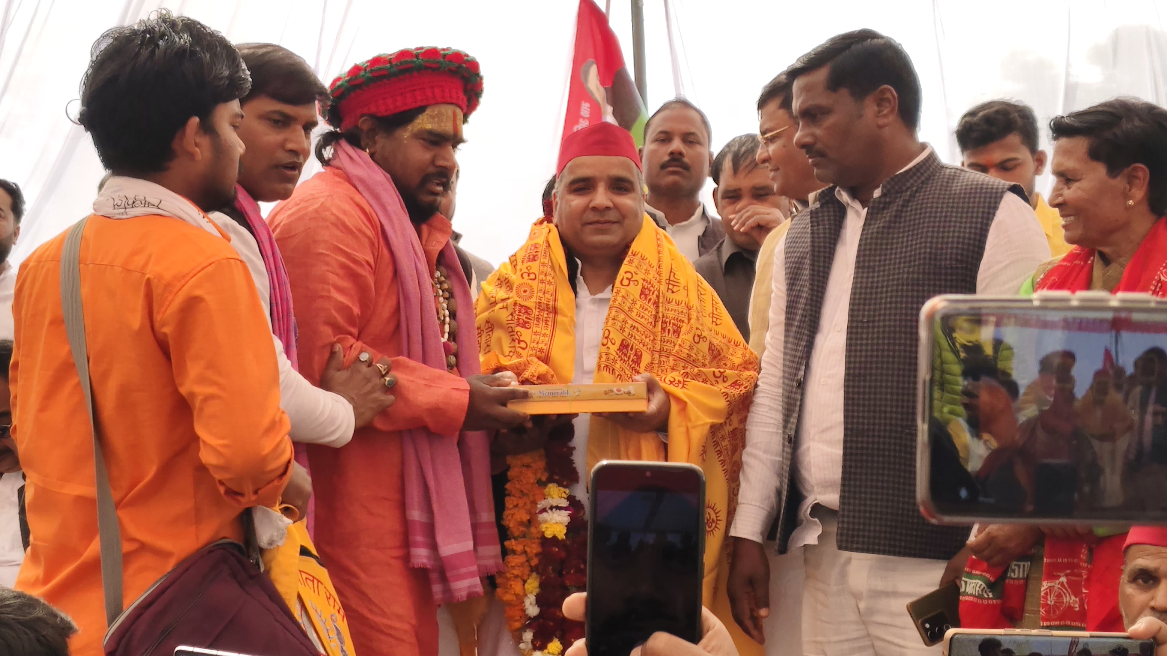 धर्मगुरु बालयोगी रामदास ने सांसद धर्मेन्द्र यादव का किया भव्य स्वागत धर्मगुरु बालयोगी रामदास ने सांसद धर्मेन्द्र यादव का किया भव्य स्वागत