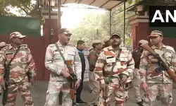 दिल्ली में पंजाब CM भगवंत मान के घर पर चुनाव आयोग की रेड, कपूरथला हाउस में पुलिस भी मौजूद दिल्ली में पंजाब CM भगवंत मान के घर पर चुनाव आयोग की रेड, कपूरथला हाउस में पुलिस भी मौजूद