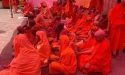 महाकुंभ में 200 पुरुष तो 20 महिलाएं बनीं नागा संन्यासी, यहां जानें अब तक कितने लाेगों ने मोह-माया का किया त्याग महाकुंभ में 200 पुरुष तो 20 महिलाएं बनीं नागा संन्यासी, यहां जानें अब तक कितने लाेगों ने मोह-माया का किया त्याग