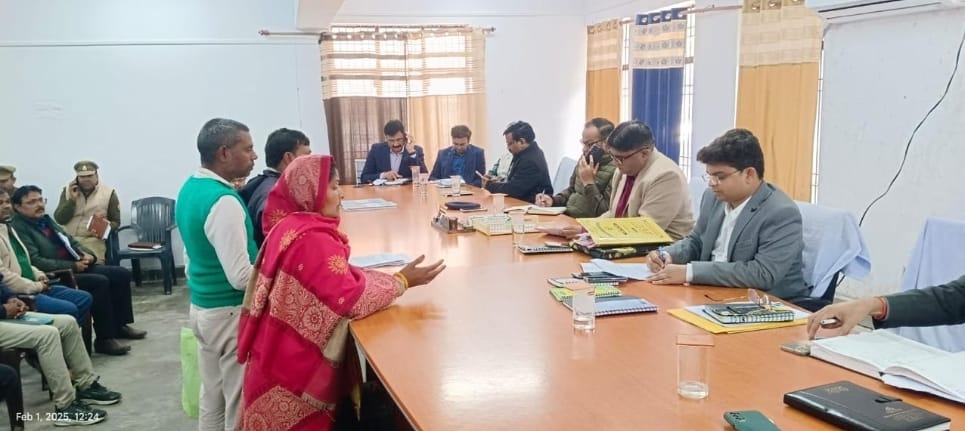 सम्पूर्ण समाधान दिवस में कुल 45 शिकायती प्रार्थना पत्र में 21 राजस्व विभाग से संबंधित शिकायत प्राप्त