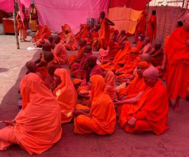 महाकुंभ में 200 पुरुष तो 20 महिलाएं बनीं नागा संन्‍यासी, यहां जानें अब तक क‍ितने लाेगों ने मोह-माया का क‍िया त्‍याग